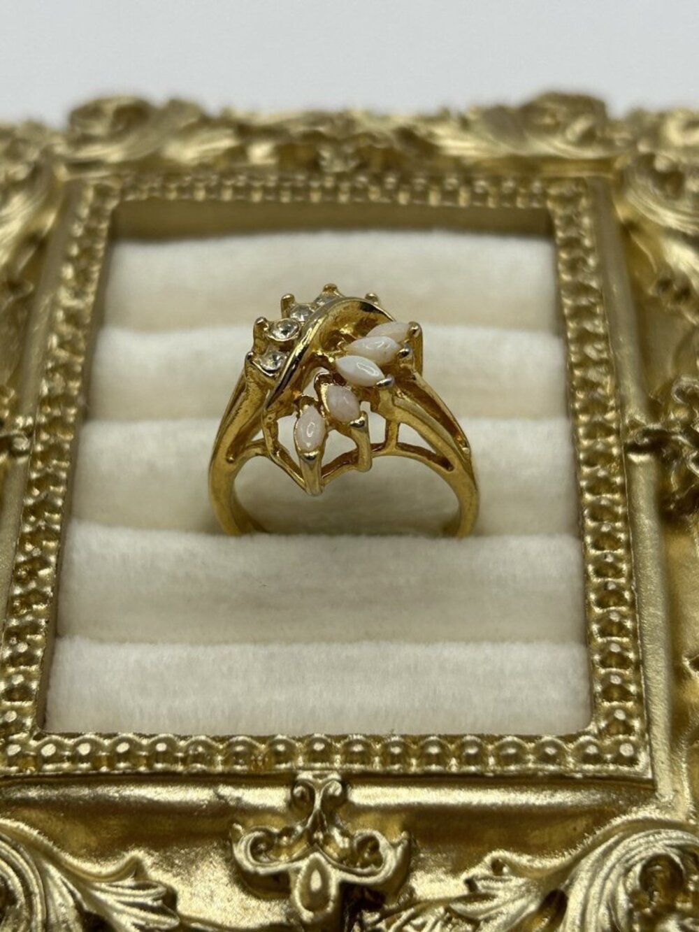 Vintage Gold Tone Floral Cluster Ring Opalescent Rhinestone Size 7.5 Cottagecore - Picture 5 of 12